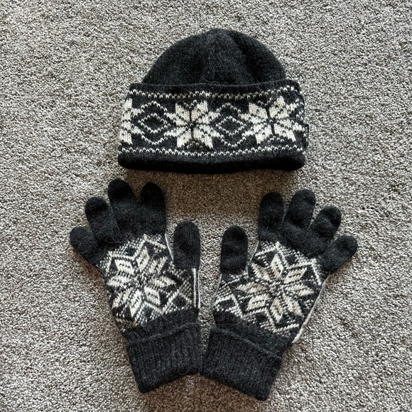 Varma Accessories - Varma Icelandic Wool Hat & Gloves